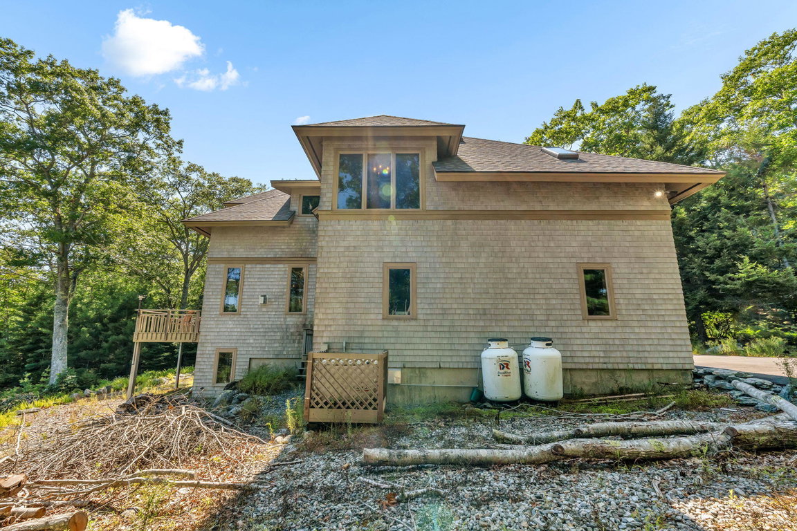 93-web-or-mls-1197-bay-rd