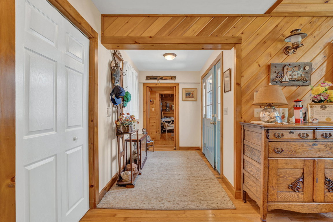 19-web-or-mls-142-e-point-rd