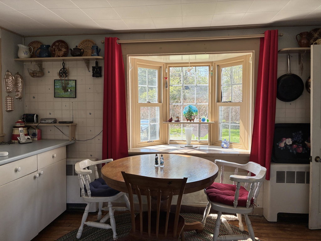 Kitchen w/bay window facing south.