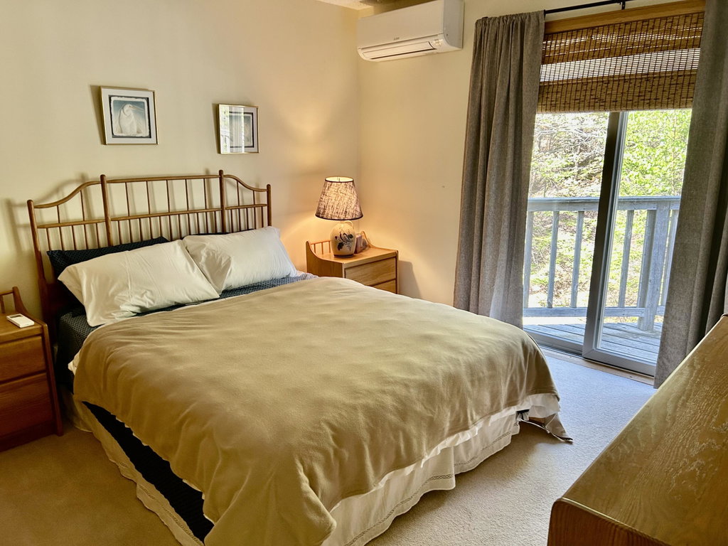 Queen bedroom 1st floor