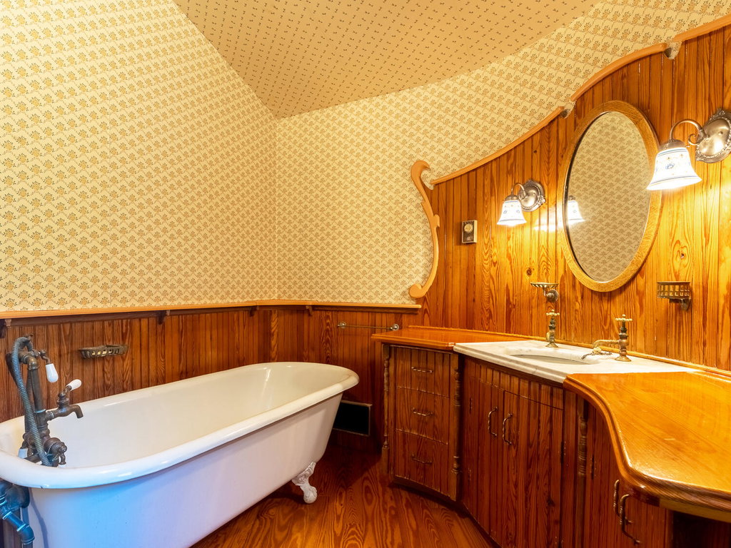 Full Bath