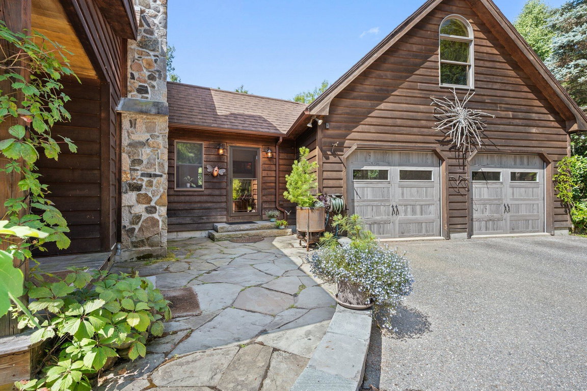 31 Hallbrook Way