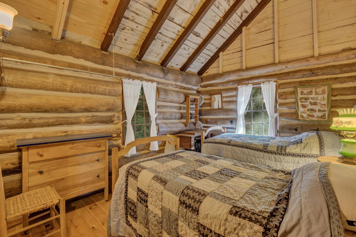 12-web-or-mls-25-dickens-farm-rd