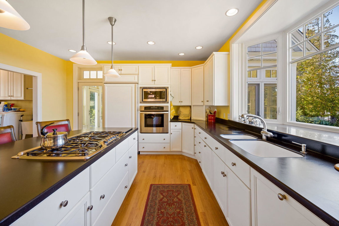 Costume Kitchen