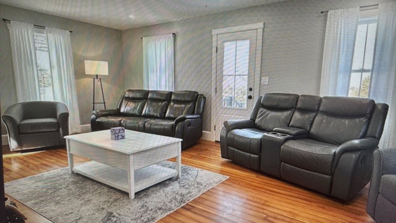 324 livingroom