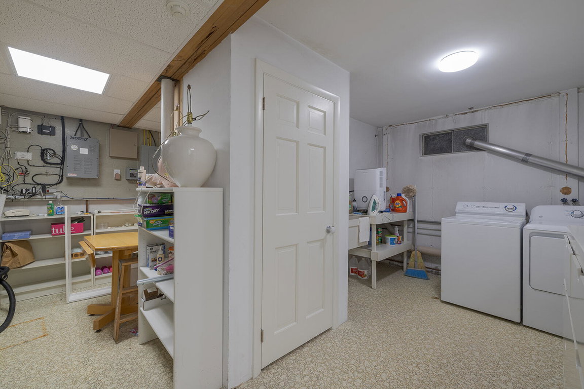 Lower level laundry