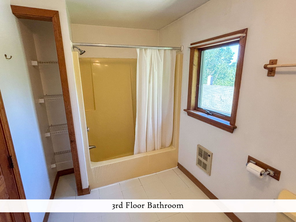 Bathroom 3rd floor (1), label