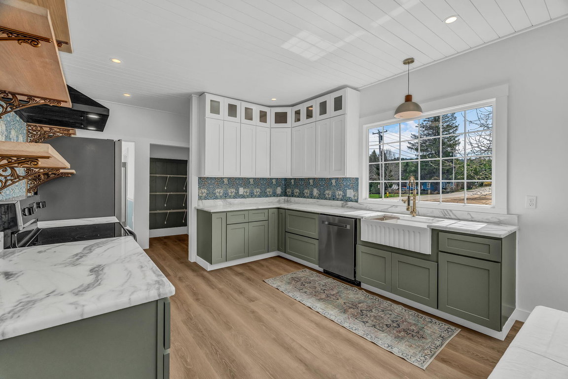 17 Four Rod Road Warren