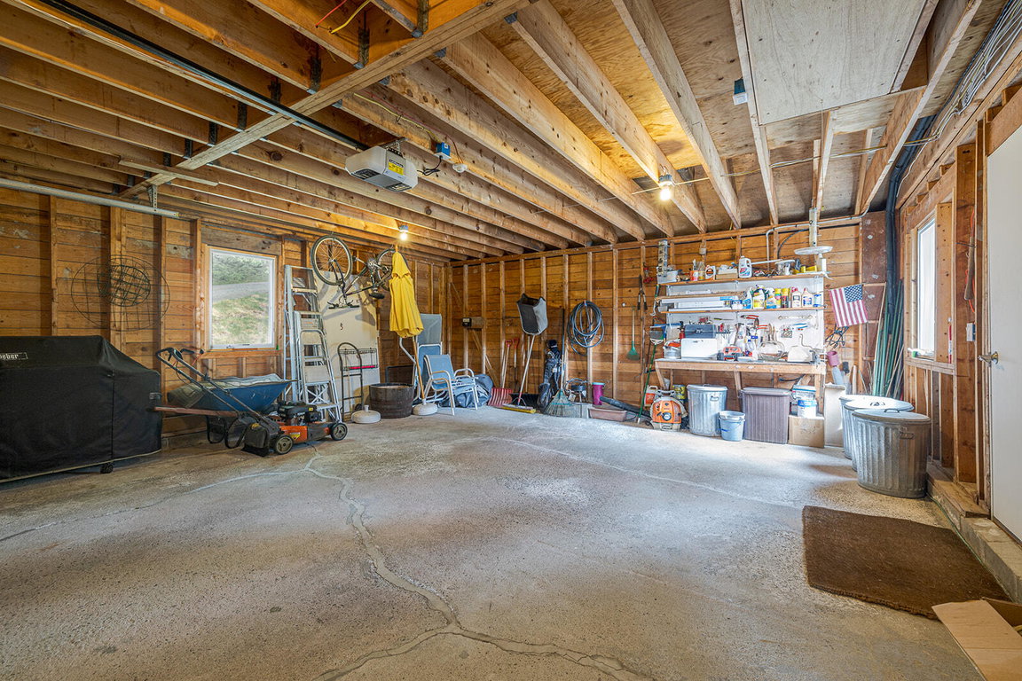 Attached 2 car garage