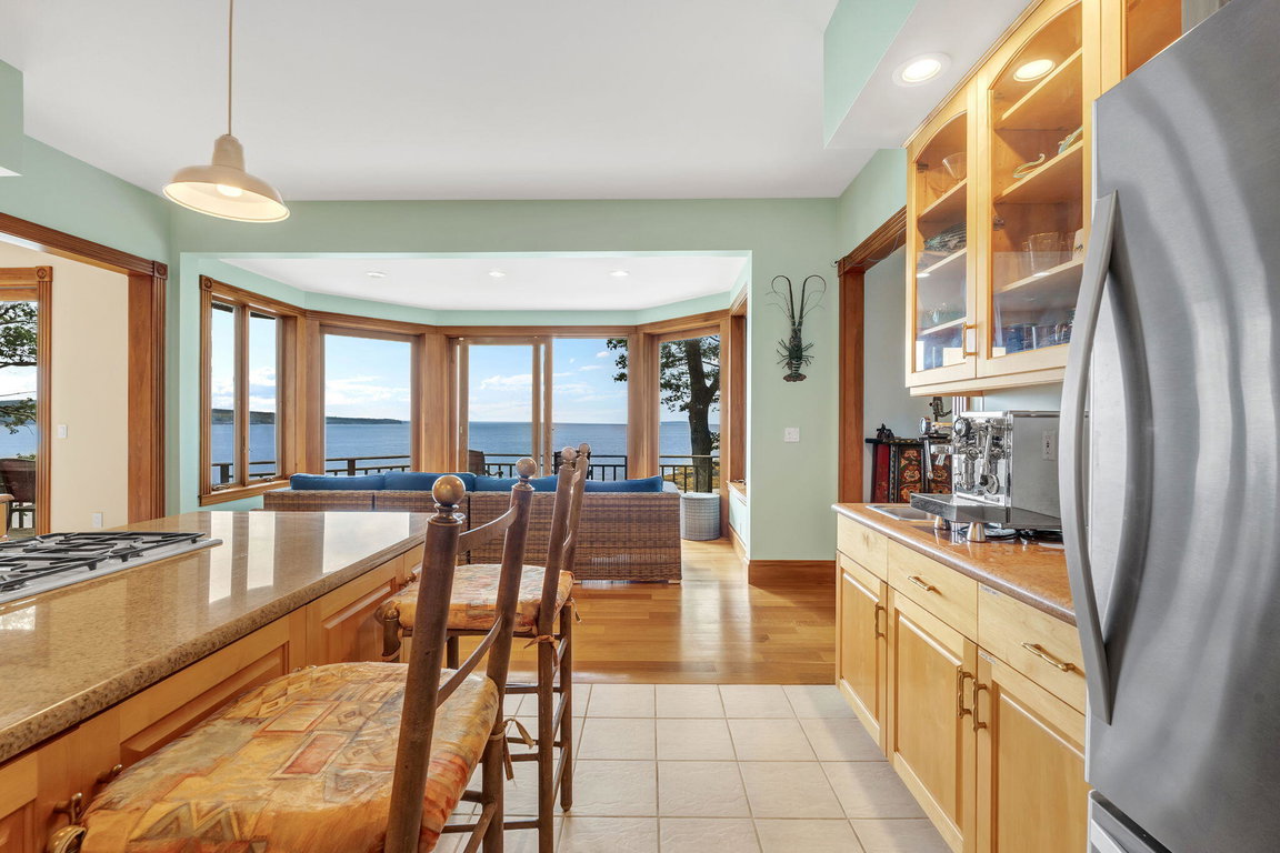 36-web-or-mls-1197-bay-rd