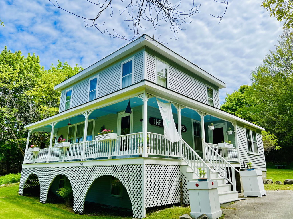 Exterior front right side