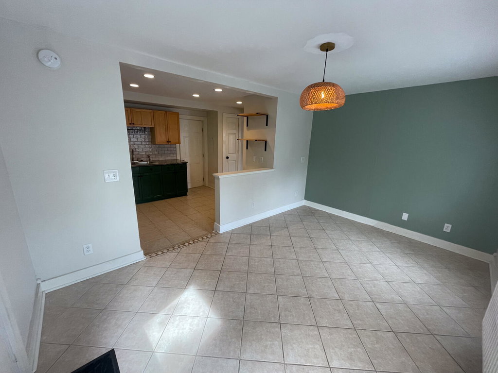 2nd Floor 1 BR unit Living room