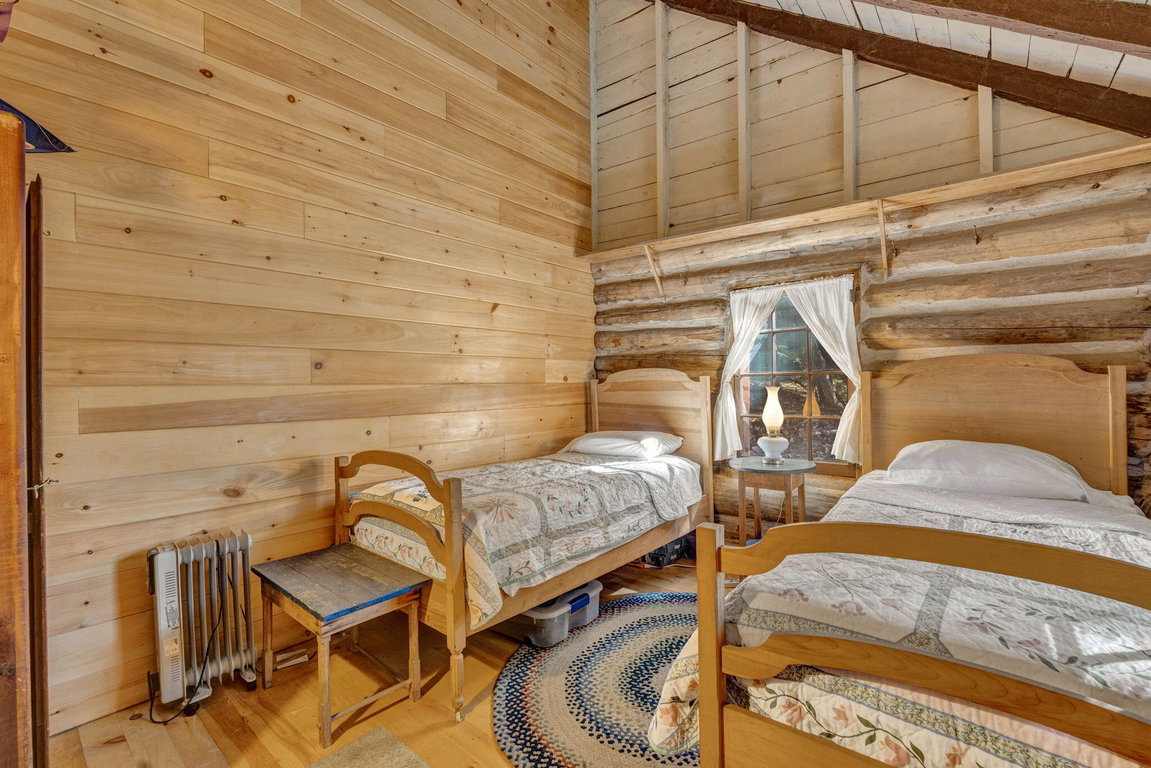 2-web-or-mls-25-dickens-farm-rd