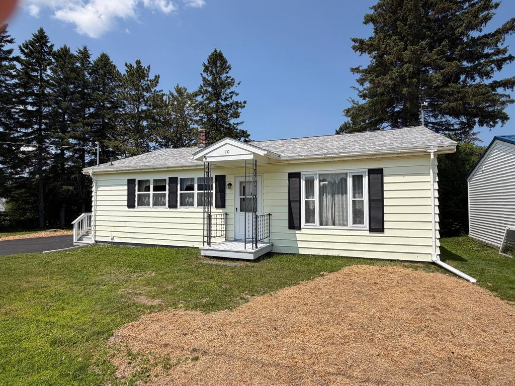 10 Macarthur Avenue Caribou