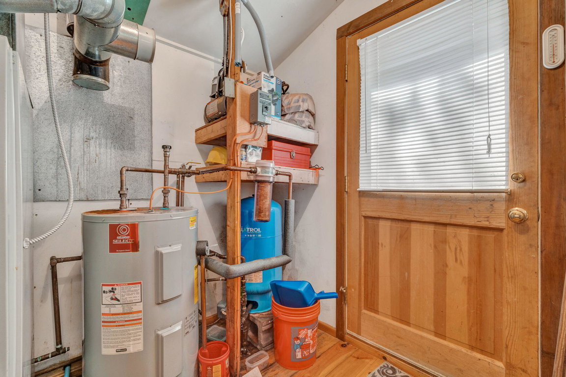 12-web-or-mls-142-e-point-rd