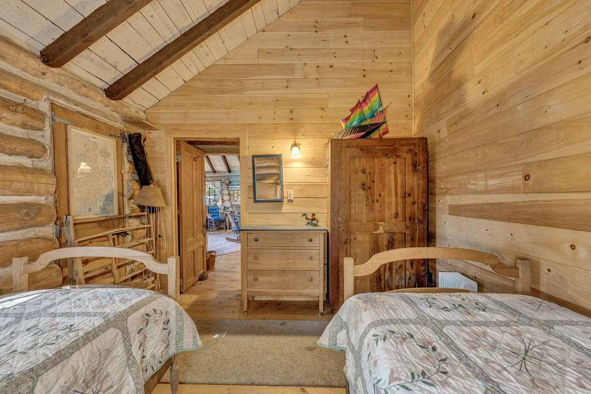 3-web-or-mls-25-dickens-farm-rd