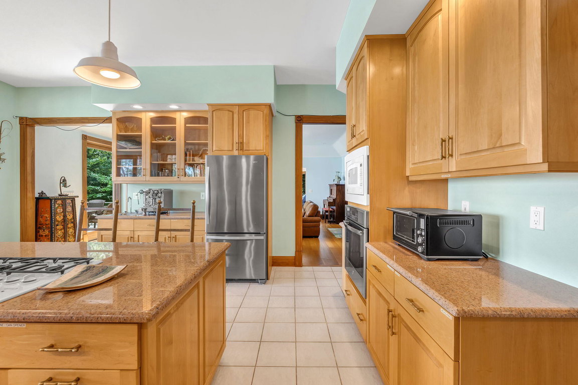 40-web-or-mls-1197-bay-rd