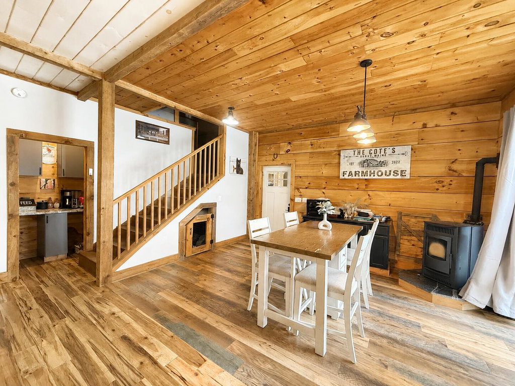 Coffee nook and dining room area