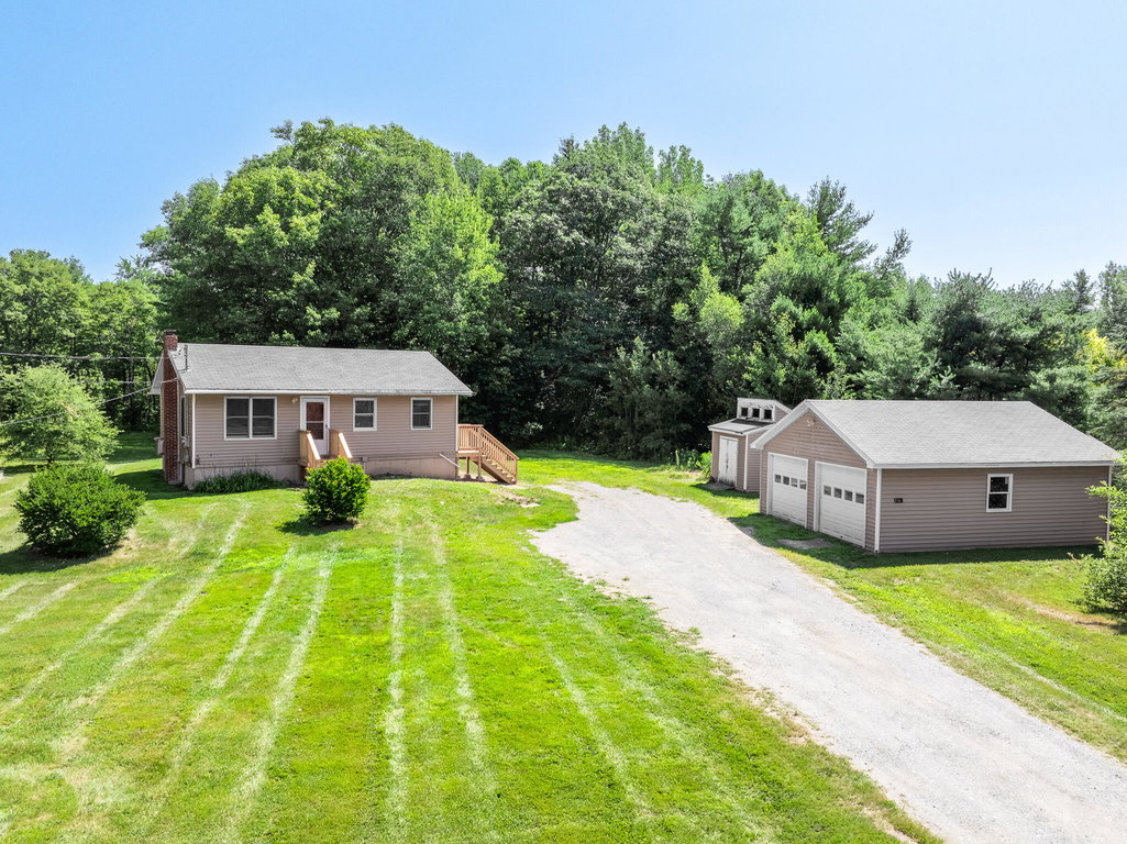 2461 Essex Street Orono