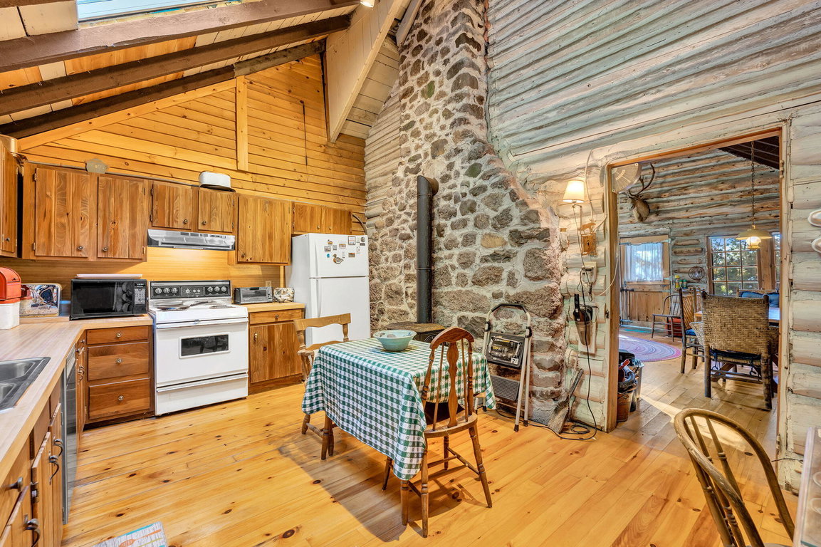18-web-or-mls-25-dickens-farm-rd