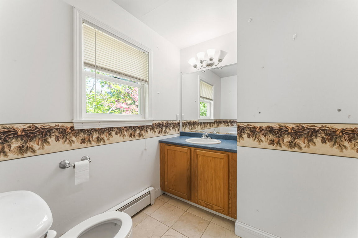 Primary Bed Bathroom 1
