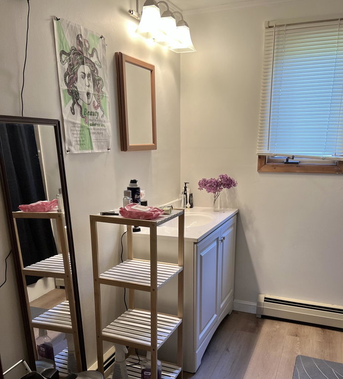 Front house full bath