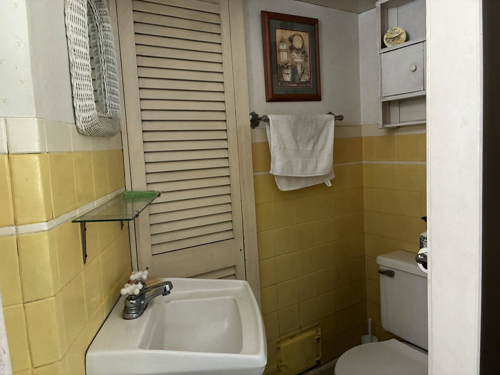 First floor full bath.