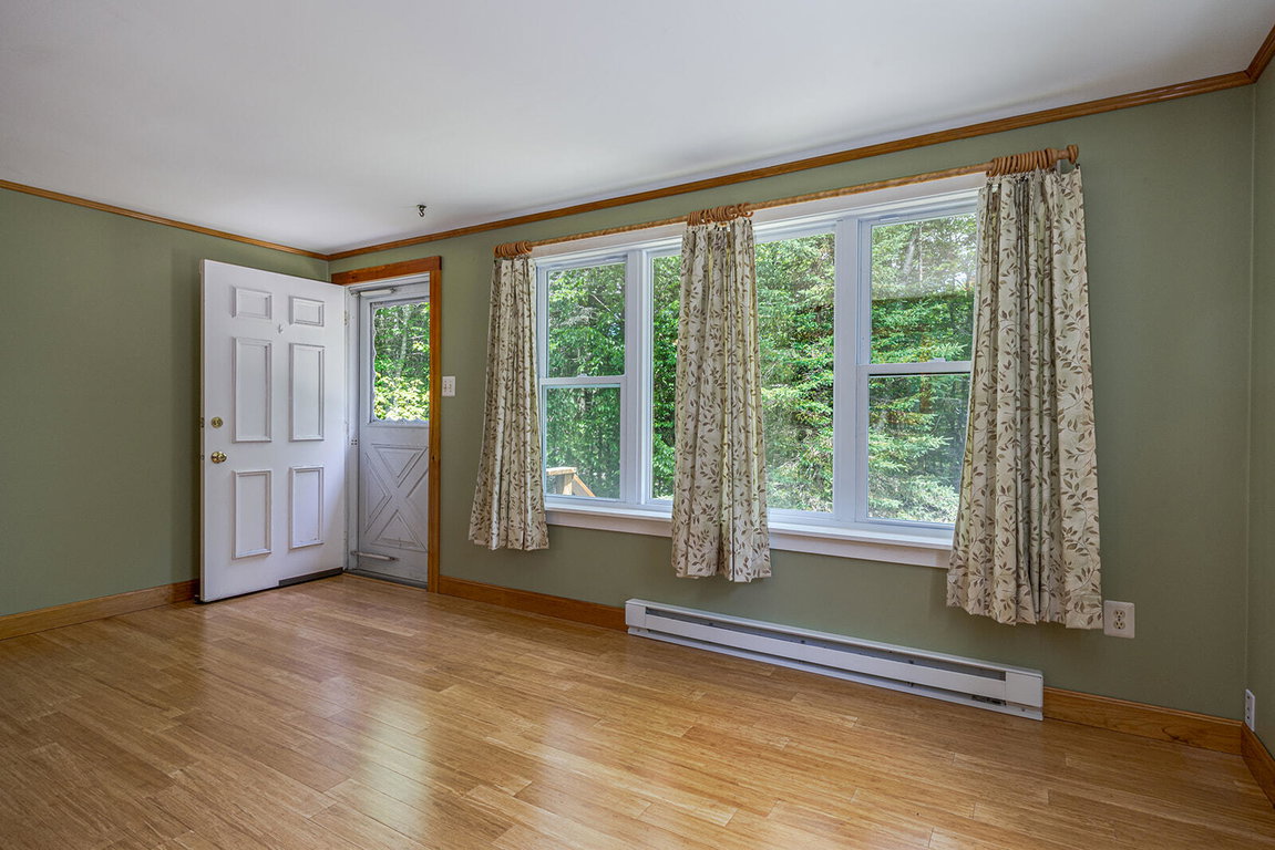 05-482 West Bay Road-DTP_websize