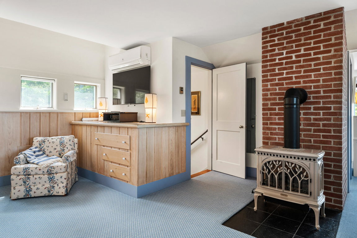 Upstairs Primary Suite