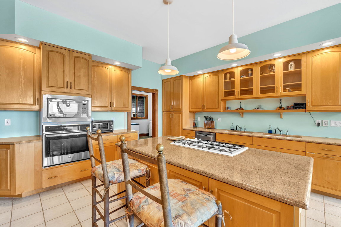 38-web-or-mls-1197-bay-rd