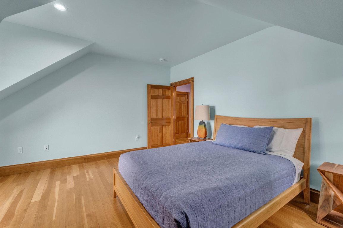 3-web-or-mls-1197-bay-rd