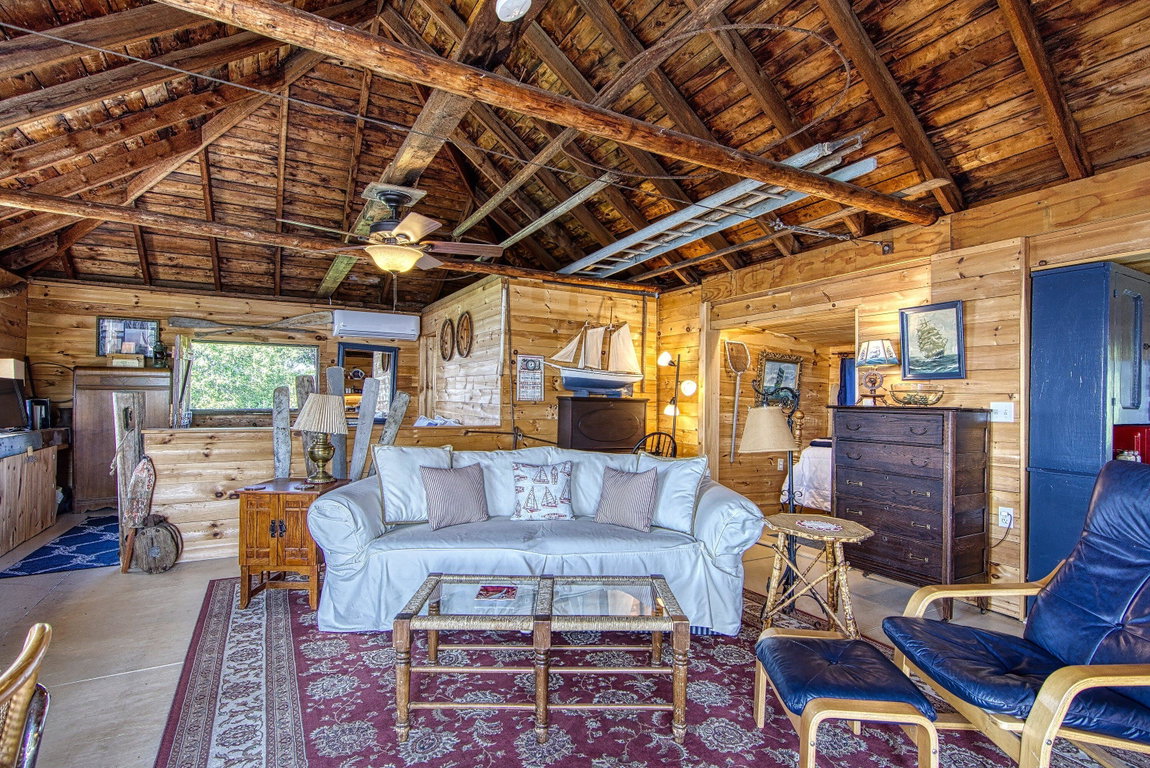 003-008-Living Area-2996x2000