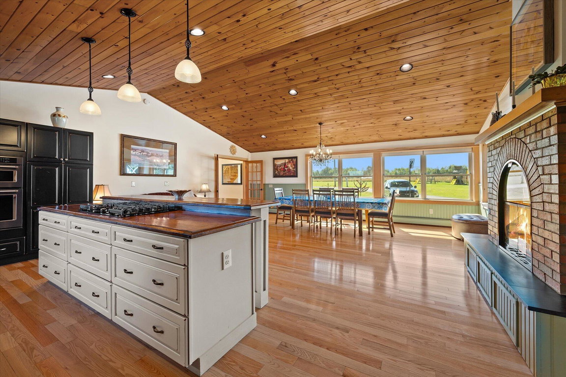 041-Kitchen, Dining