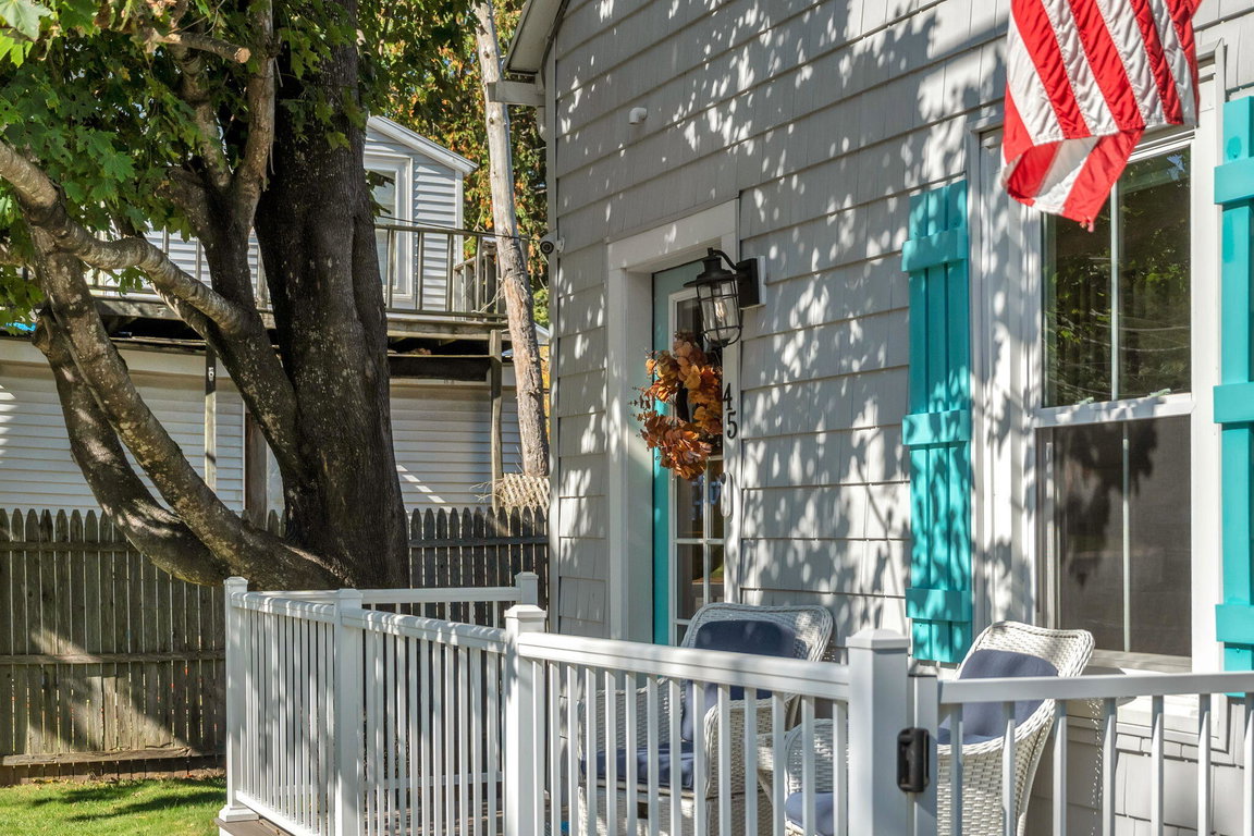 33-web-or-mls-45-cromwell-harbor-rd