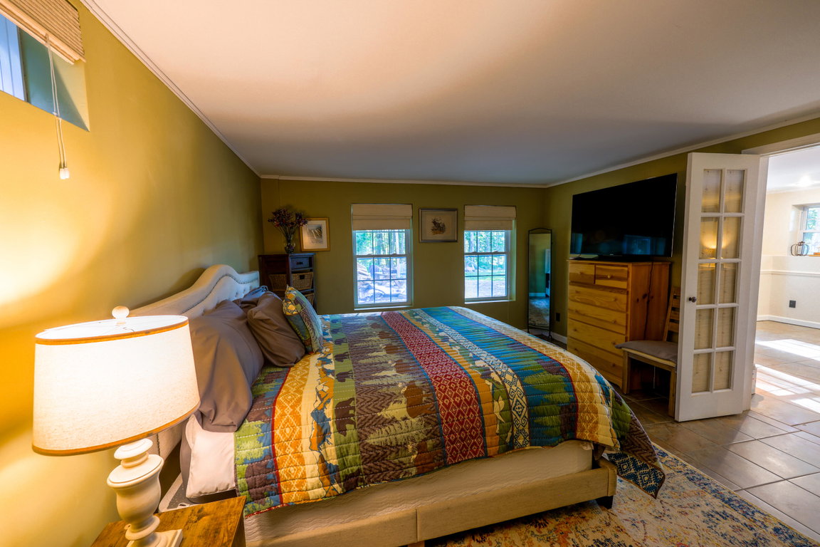 _AT11889-HDR