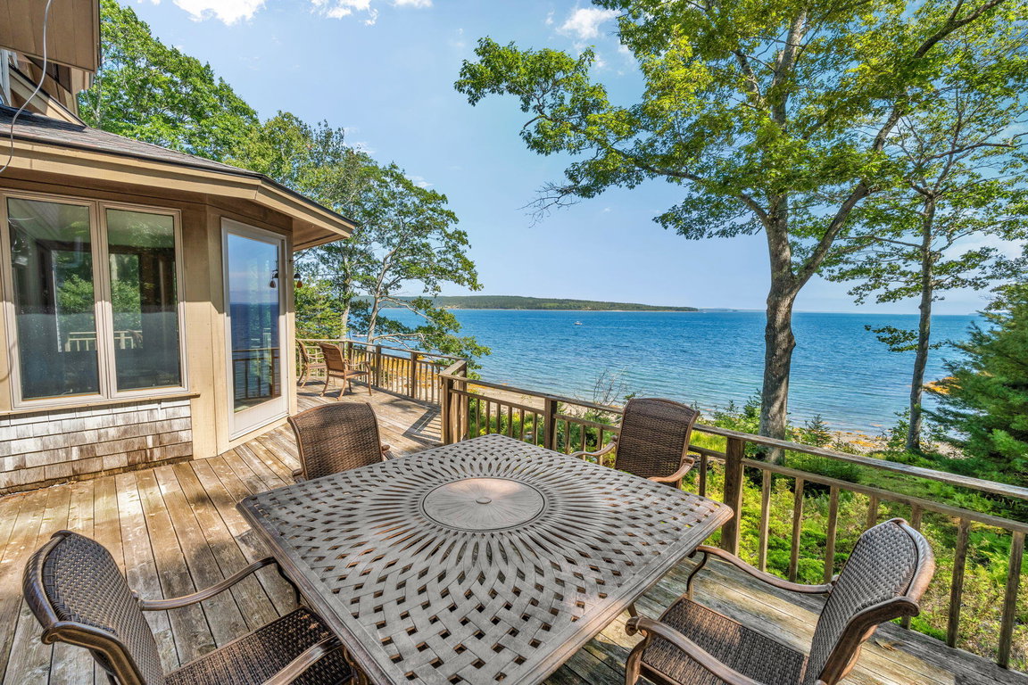 82-web-or-mls-1197-bay-rd