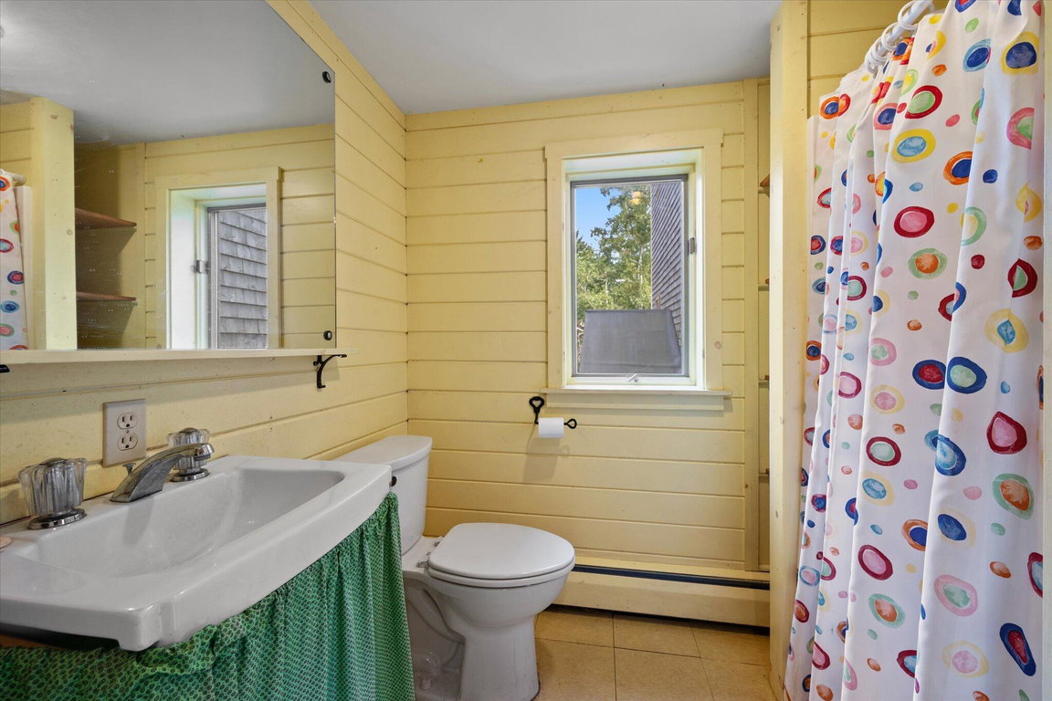 1st Floor Bath