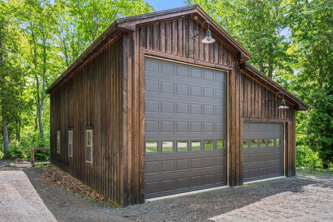 31 Hallbrook Way