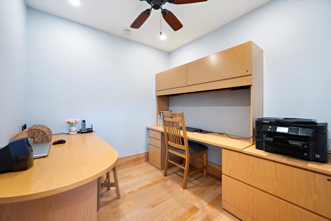 032-Office 1