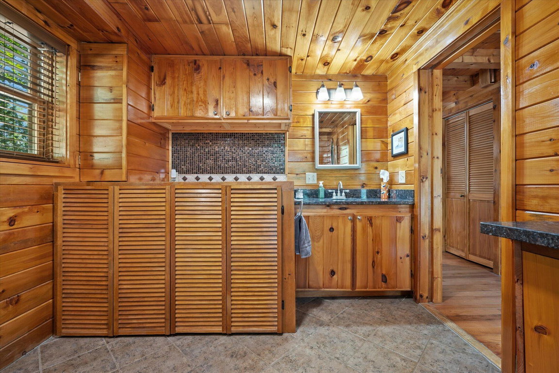 27-Bathroom, Laundry