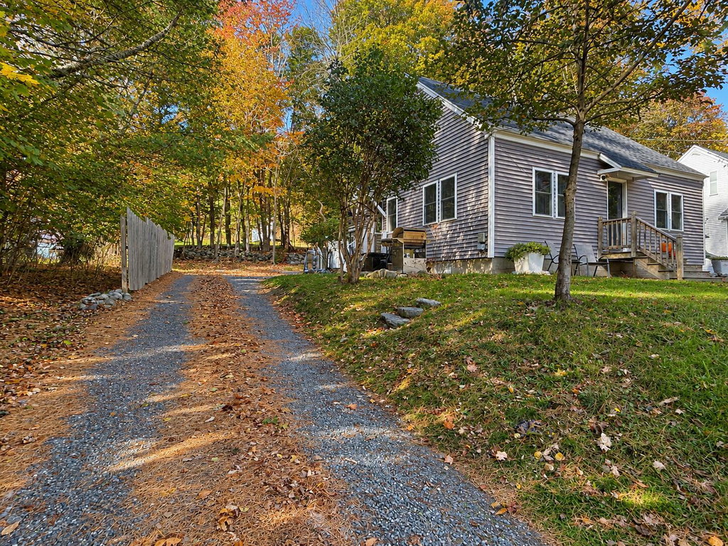 Autumn Woodland Cottage Driveway