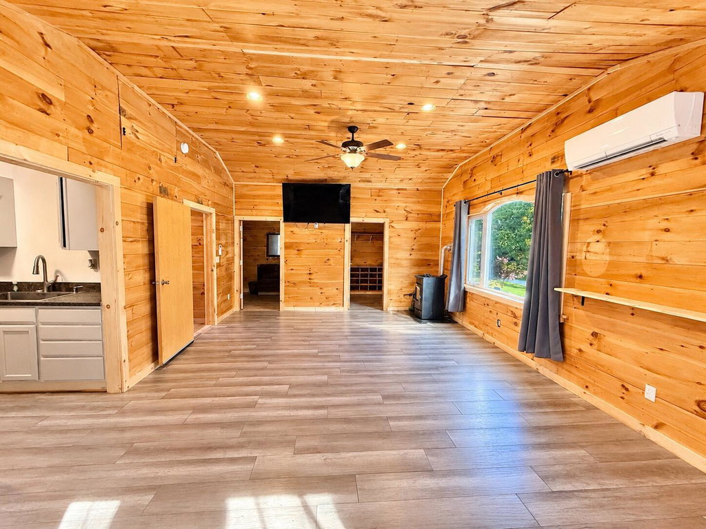 APT above garage - Loft/living room