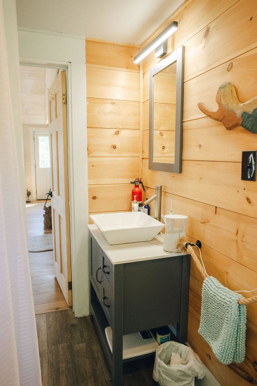 1st Fl Bathroom