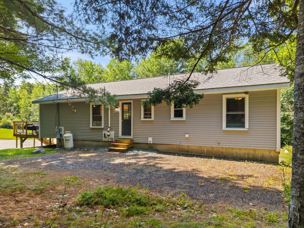 04-126 Lakes Ln
