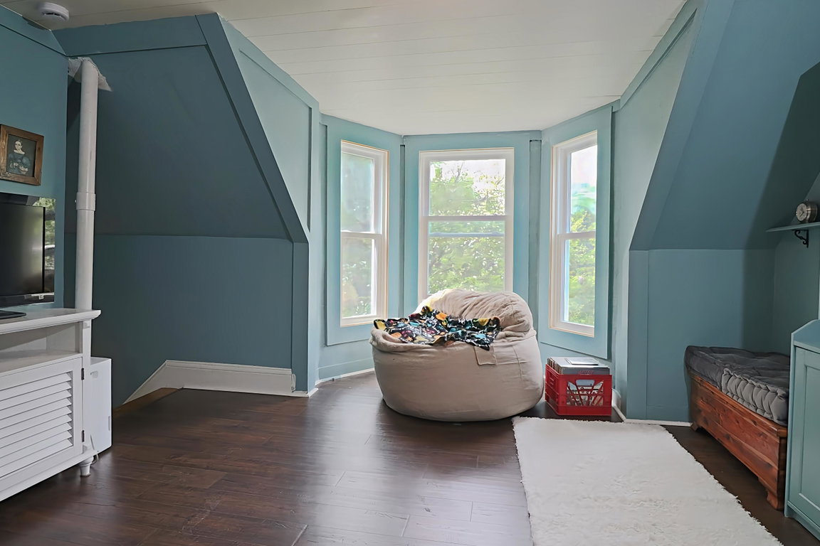 Upstairs Foyer