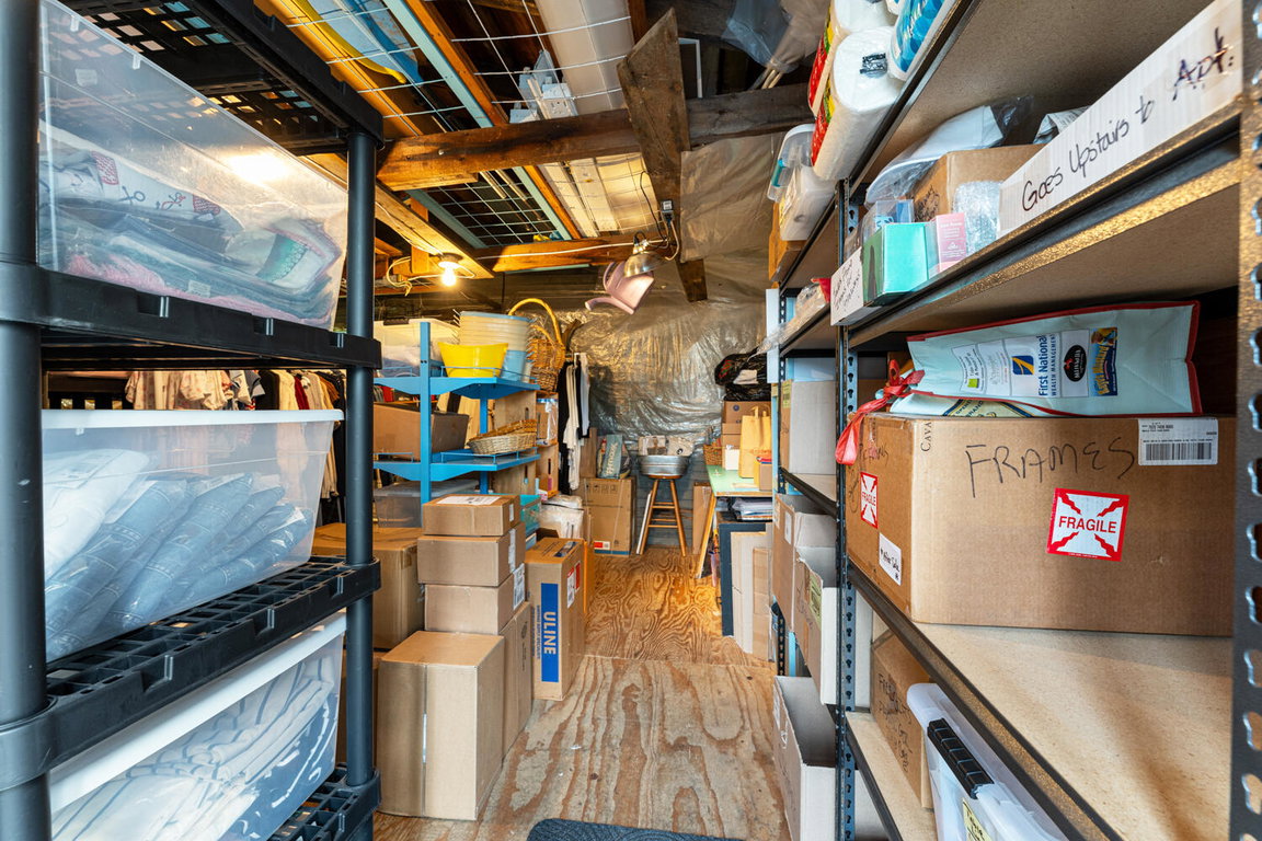 RETAIL STORAGE 1