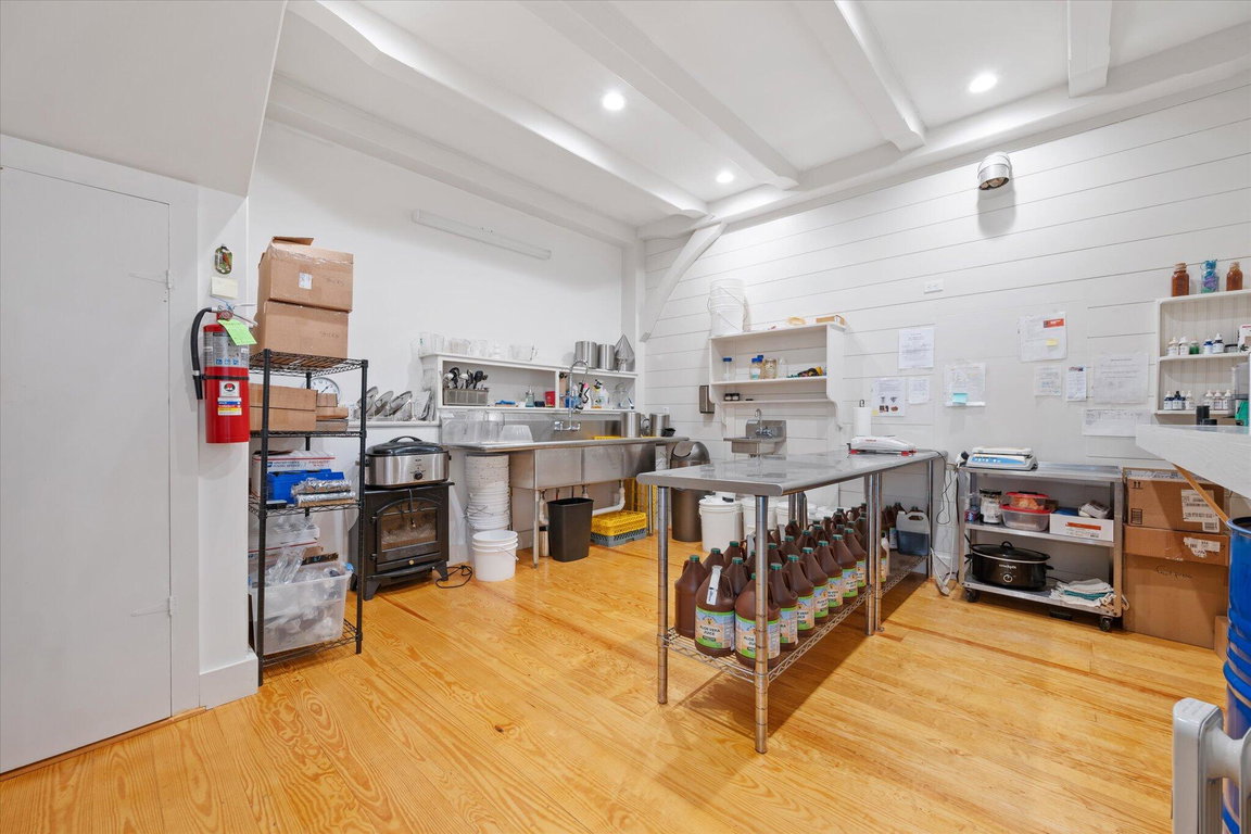 33-380 Ellsworth Rd