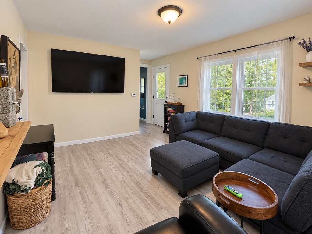 Bright Modern Living Room with Cozy Acce