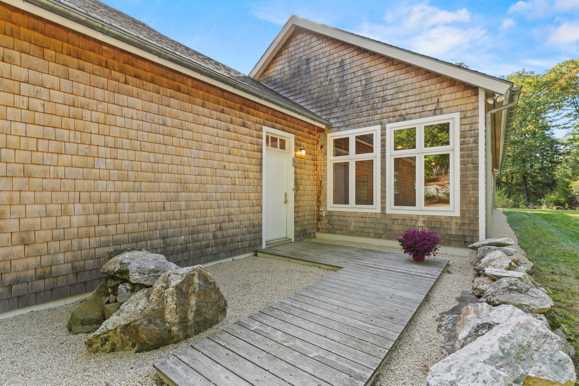 25 River Rock Lane Freeport