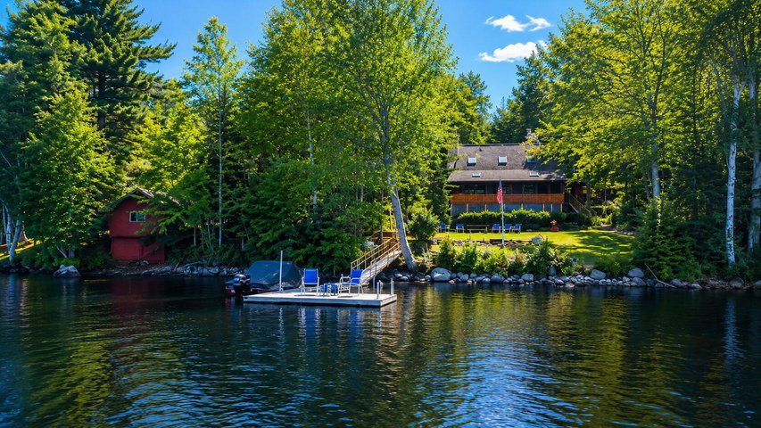 Waterfront with house, Bunk/boat house and dock